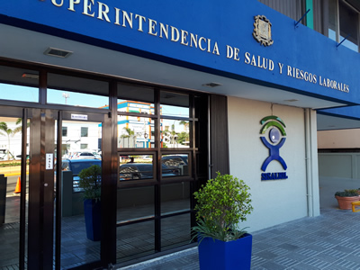 Afiliados al SFS y a planes de pensionados no pagarán excesos por cuidados intensivos por COVID-19
