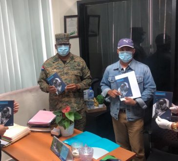 Director hospital Calventi recibe Guía Actuación de Seguridad Física.