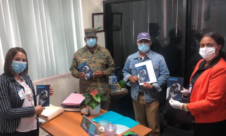 Director hospital Calventi recibe Guía Actuación de Seguridad Física.