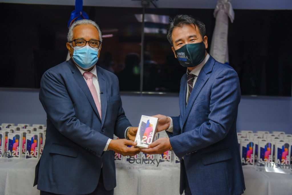 Samsung entrega donativo al Ministerio de Salud Pública de República Dominicana Samsung entrega donativo al Ministerio de Salud Pública de República Dominicana