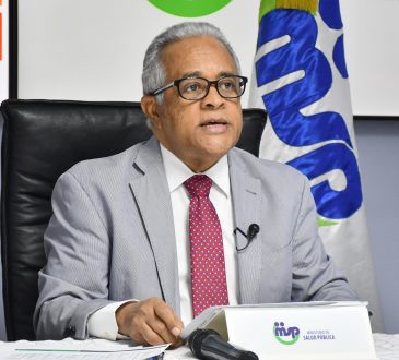 Ministro de Salud insta a mantener medidas preventivas en segunda fase desescalada; anuncia puesta en marcha residencia epidemiología.