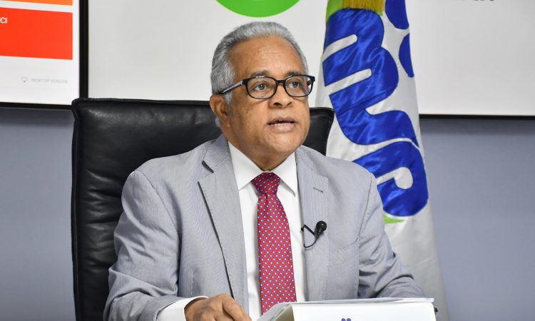 Ministro de Salud insta a mantener medidas preventivas en segunda fase desescalada; anuncia puesta en marcha residencia epidemiología.