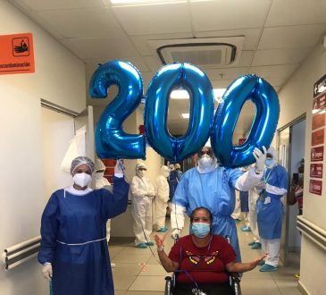 El hospital Marcelino Vélez Santana egresó en el día de ayer la paciente número 200 recuperada del Covid-19