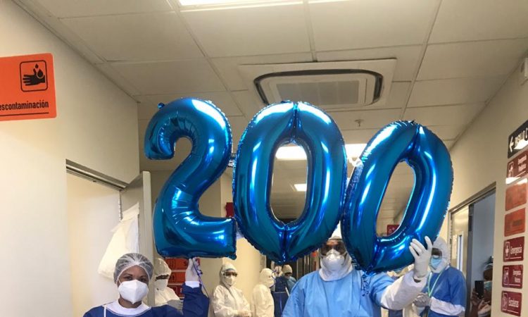 El hospital Marcelino Vélez Santana egresó en el día de ayer la paciente número 200 recuperada del Covid-19