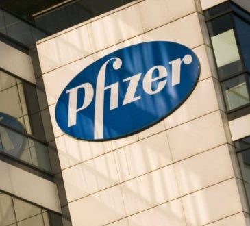 Pfizer donó a la CCSS equipo tecnológico para apoyar el programa de telemedicina institucional y hieleras que facilitarán los esfuerzos de entrega de medicamentos a domicilio