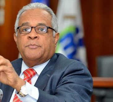 Ministro de Salud Pública pide reducir el número de personas en mesas electorales