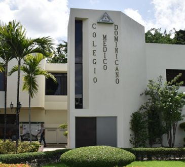 El Colegio Médico y el personal médico del Hospital Dr. Luis E. Aybar, denuncian que las autoridades gubernamentales se oponen al regreso del personal médico con sus respetivos puestos a dicho centro de salud.