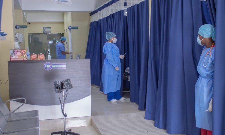 Clínica Cruz Jiminián informó que áreas destinadas a pacientes con Covid-19 están saturadas