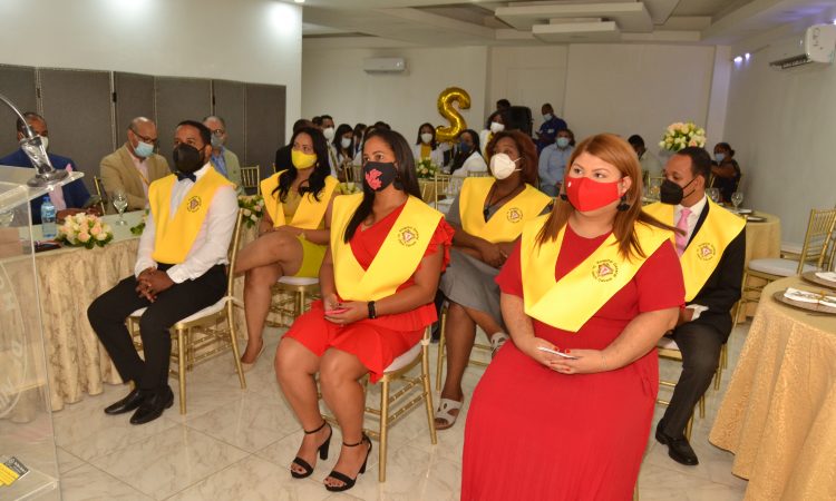 Hospital General Dr. Vinicio Calventi celebró graduación de 9 médicos especialistas