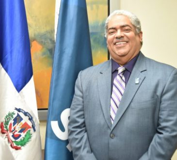 Director del Servicio Nacional de Salud permanece estable tras resultar positivo a COVID-19