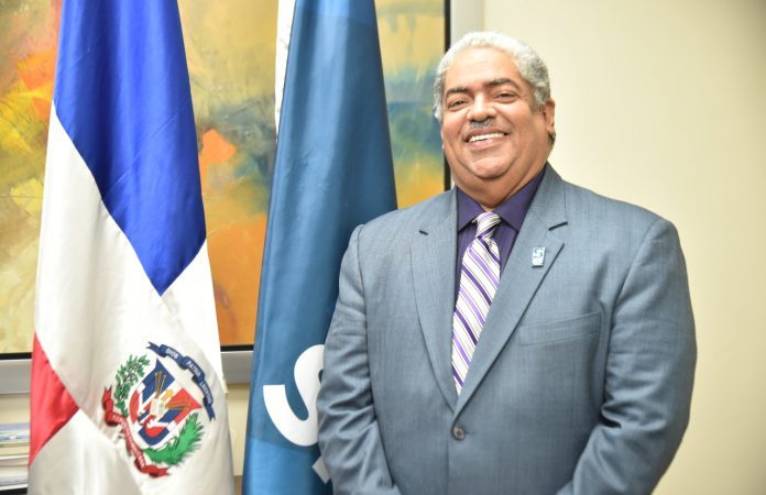 Director del Servicio Nacional de Salud permanece estable tras resultar positivo a COVID-19