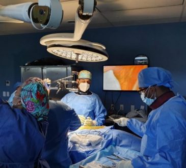 Técnica exoscópica es usada por primera vez para retirar tumor cráneo – cervical en Santo Domingo