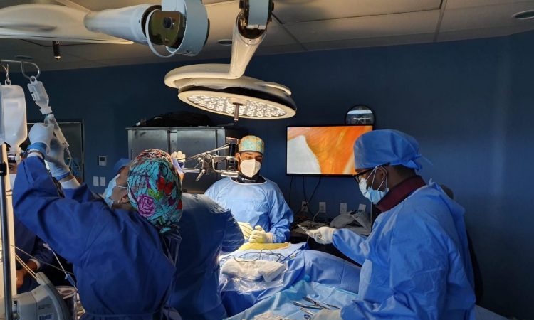 Técnica exoscópica es usada por primera vez para retirar tumor cráneo – cervical en Santo Domingo