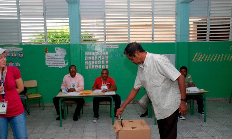 Sociedad Dominicana de Infectología recomendó medidas de control y prevención para salir a votar