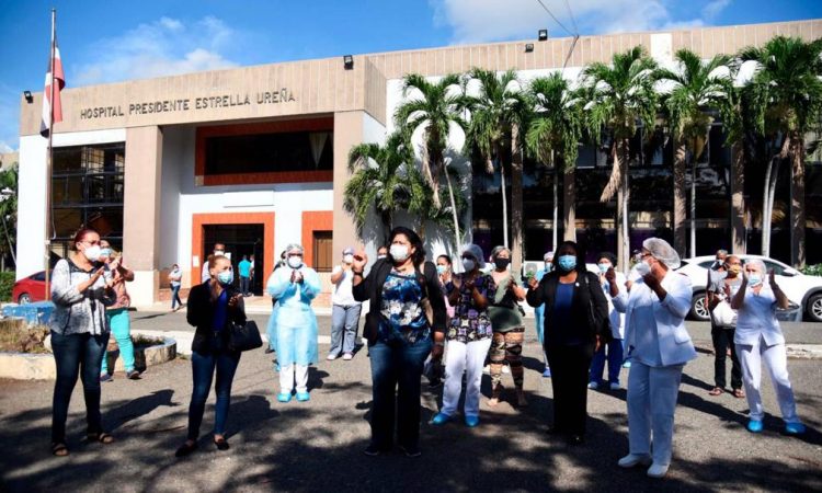 Antonia Rodríguez calificó de imprudente decisión del ministro de instaurar área Covid-19 en Hospital Estrella Ureña