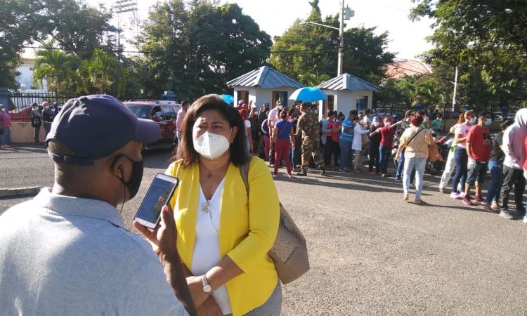 Desorden en Hospital Estrella Ureña evidencia que no está en condiciones para ser declarado centro de atención de Covid-19