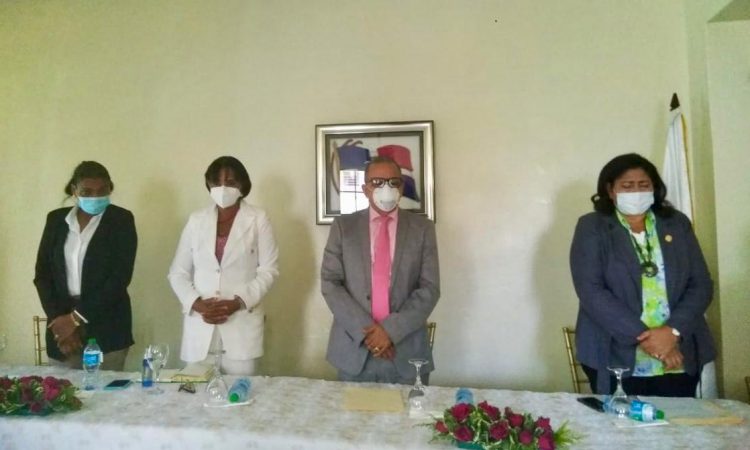 Plutarco Arias visitó el Colegio Dominicano de Profesionales de Enfermería y les prometió mayores beneficios
