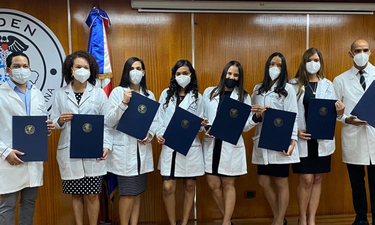 Hospital Escuela de la Diabetes egresó a 10 nuevos especialistas