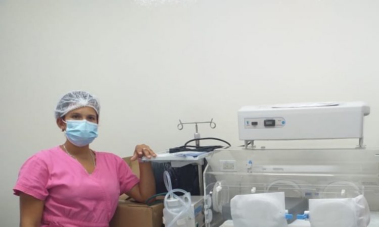 SNS donó equipos de maternidad a hospitales Bajos de Haina y Presidente Estrella Ureña