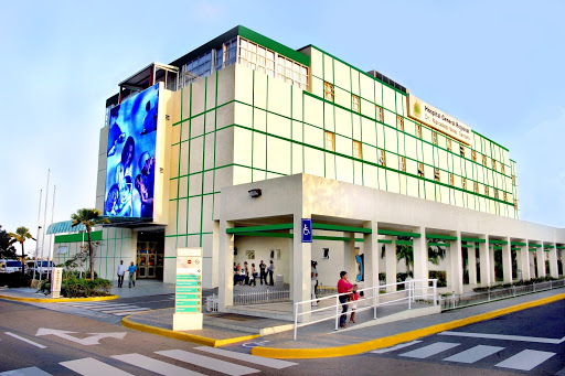 Hospital Marcelino Vélez Santana egresó al paciente 400 recuperado de Covid-19