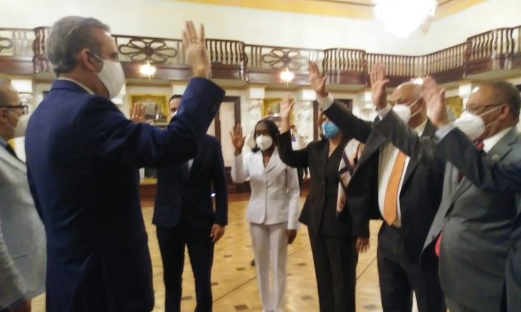 Luis Abinader juramentó a nuevos viceministros del Ministerio de Salud Pública