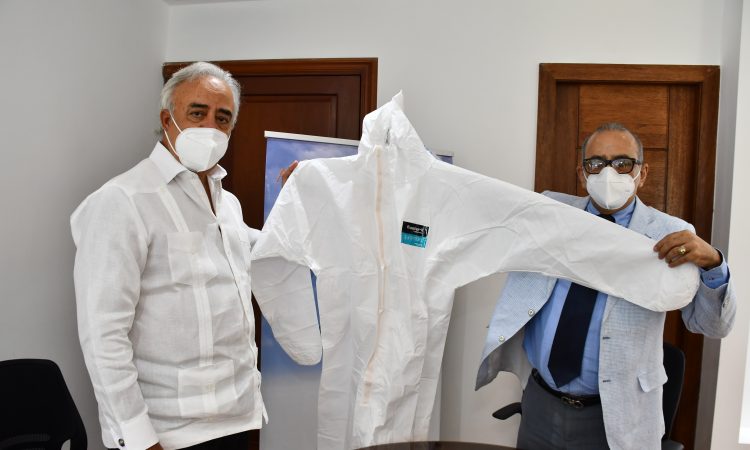 Presidente del Aeropuerto del Cibao donó 16,000 trajes de bioseguridad al MSP para garantizar seguridad de médicos