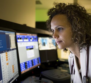 Radioncóloga Jazmín García explica uso de Inteligencia Artificial en diagnóstico y cuidado del cáncer