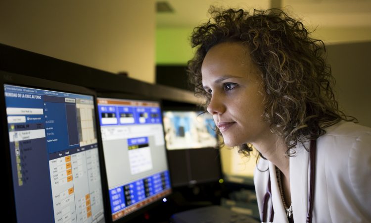 Radioncóloga Jazmín García explica uso de Inteligencia Artificial en diagnóstico y cuidado del cáncer