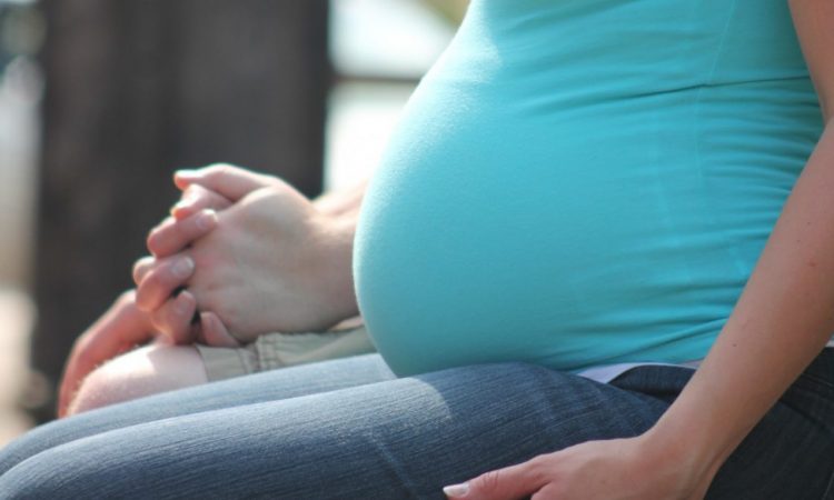 Aumento de mortalidad materna y neonatal está asociada a poca asistencia en consultas médicas por Covid-19