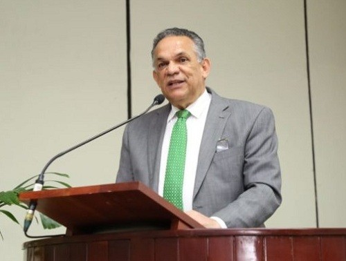 Ministro de Administración Pública entregó propuesta de Ley de Carrera Sanitaria Especial para contribuir con la estabilidad laboral