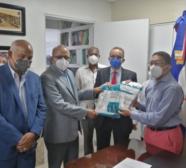 Plutarco Arias visitó centros de salud privados en Puerta Plata donde recibió informes Covid-19 de sus directores