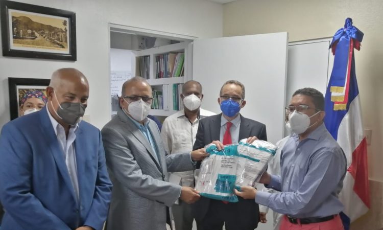 Plutarco Arias visitó centros de salud privados en Puerta Plata donde recibió informes Covid-19 de sus directores