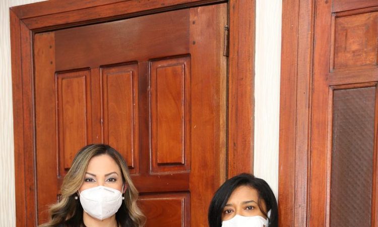 Directora del SRSM y subdirectora de centros hospitalarios del SNS recibieron reconocimientos por su destacada labor