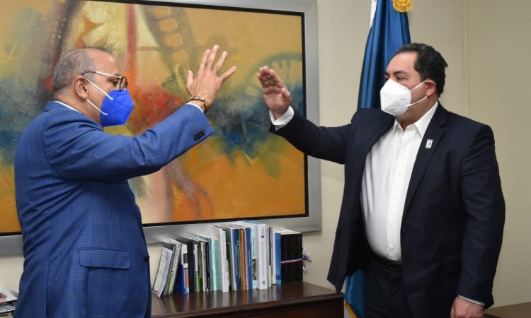 “De las grandes crisis, nacen las mayores soluciones”, aseguró Lama al ser juramentado como director del SNS