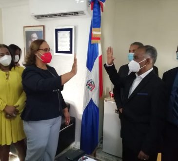 Posesionan al doctor Marcelino Fulgencio como director del SRS Valdesia