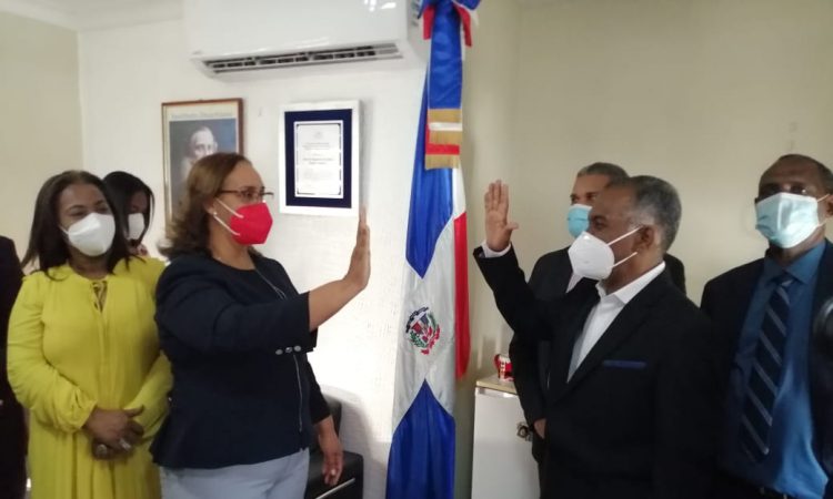 Posesionan al doctor Marcelino Fulgencio como director del SRS Valdesia