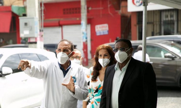 Director del SRSM visitó la Clínica Cruz Jiminián ayer