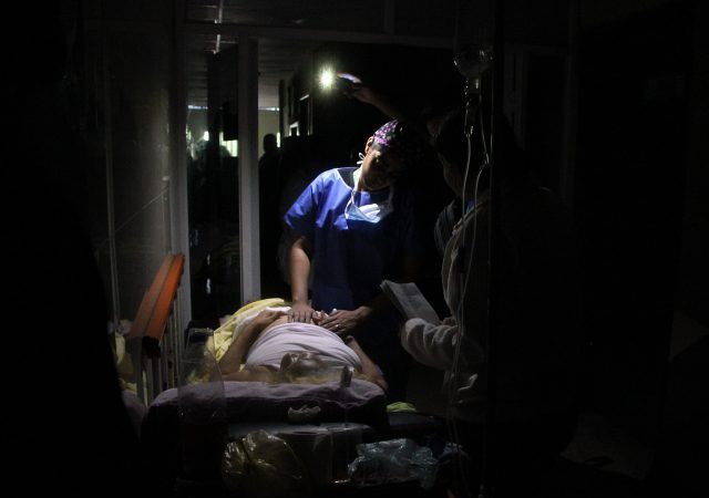 Pacientes de 4 hospitales en riesgo por falla eléctrica Pacientes de 4 hospitales en riesgo por falla eléctrica