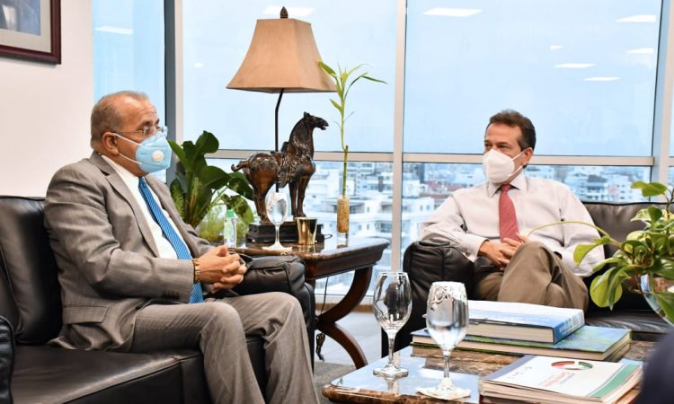 Ministro de salud se comprometió a reducir muertes por consumo de productos adulterados