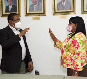 Edisson Féliz juramentó a Glendis Ozuna Feliciano como directora del CEMADOJA
