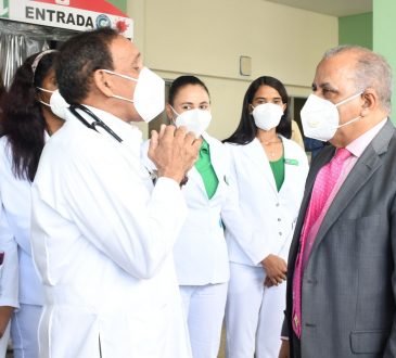 Clínica Cruz Jiminián aplicará 500 pruebas PCR en los próximos días, ministro de salud aplaude su gestión
