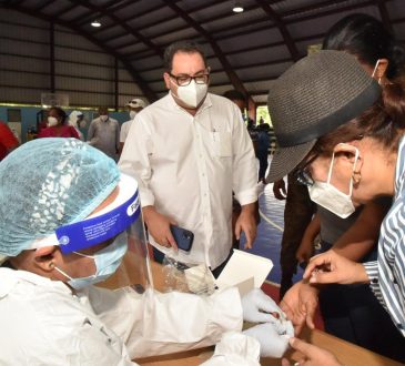 Director del SNS encabeza operativo de pruebas rápidas y PCR en Bahoruco