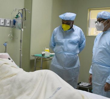 Arias visitó a joven víctima de quemaduras por “Ácido del diablo” y garantizó su total apoyo