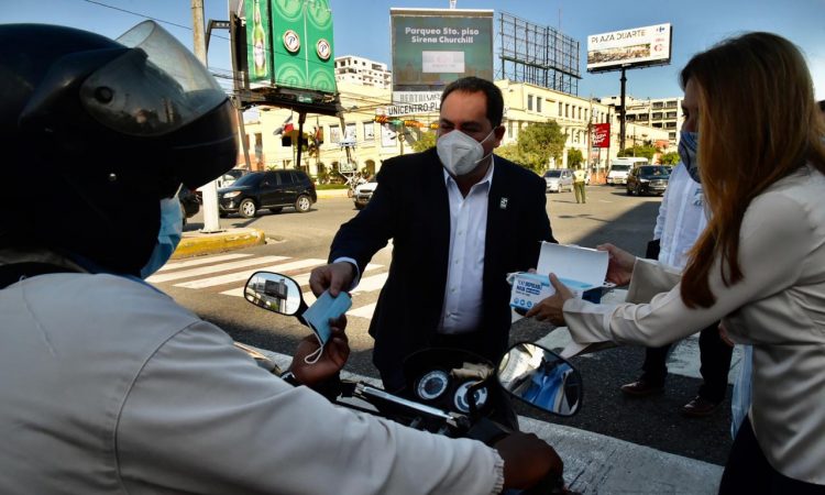 Otras 300.000 mascarillas fueron distribuidas en Distrito Nacional mediante la "Ruta comunitaria en salud" Otras 300.000 mascarillas fueron distribuidas en Distrito Nacional mediante la "Ruta comunitaria en salud"