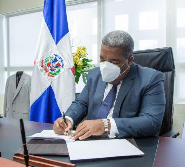Eliminación del seguro médico internacional a funcionarios del Gabinete de Política Social se ahorrarán 60 mil dólares anuales