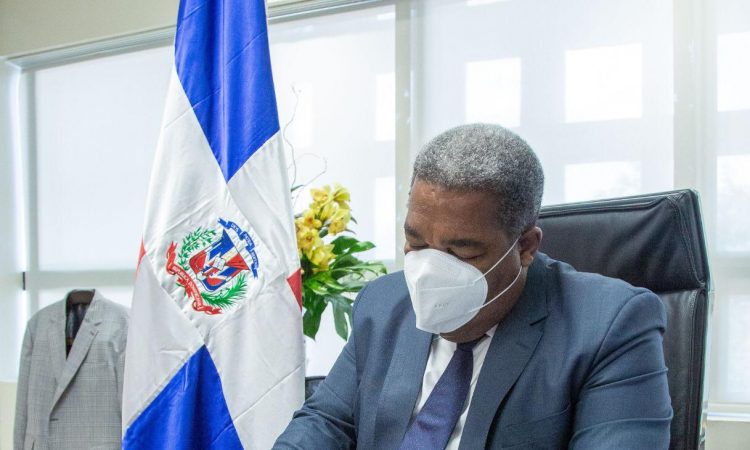 Eliminación del seguro médico internacional a funcionarios del Gabinete de Política Social se ahorrarán 60 mil dólares anuales Eliminación del seguro médico internacional a funcionarios del Gabinete de Política Social se ahorrarán 60 mil dólares anuales