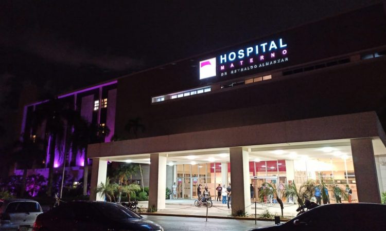 Médicos del hospital Ney Arias Lora salvan vida de embarazada a la que le cayó una pared encima