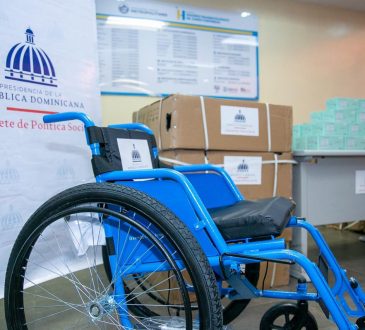 Gabinete de Política Social entrega sillas de ruedas y mascarillas al Hospital Darío Contreras