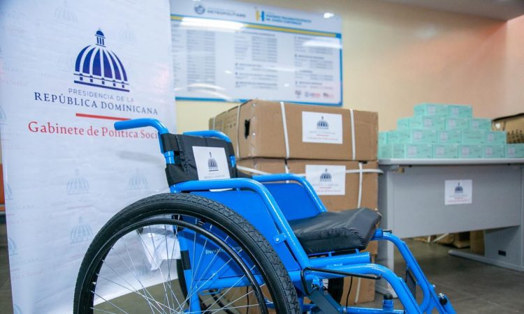 Gabinete de Política Social entrega sillas de ruedas y mascarillas al Hospital Darío Contreras