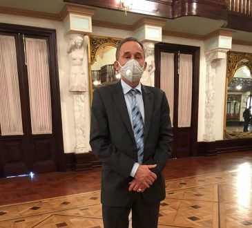 Viceministro de salud anuncia dio positivo al Covid-19